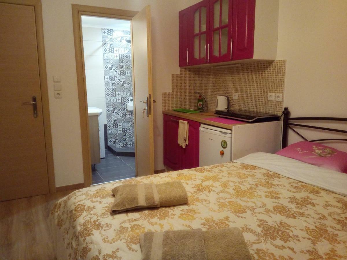 Comfortable Inexpensive Apartmets Near Metro Athena Bagian luar foto